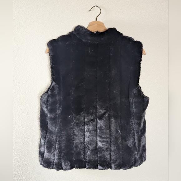 LOFT Black Faux Fur Vest - Picture 4 of 4